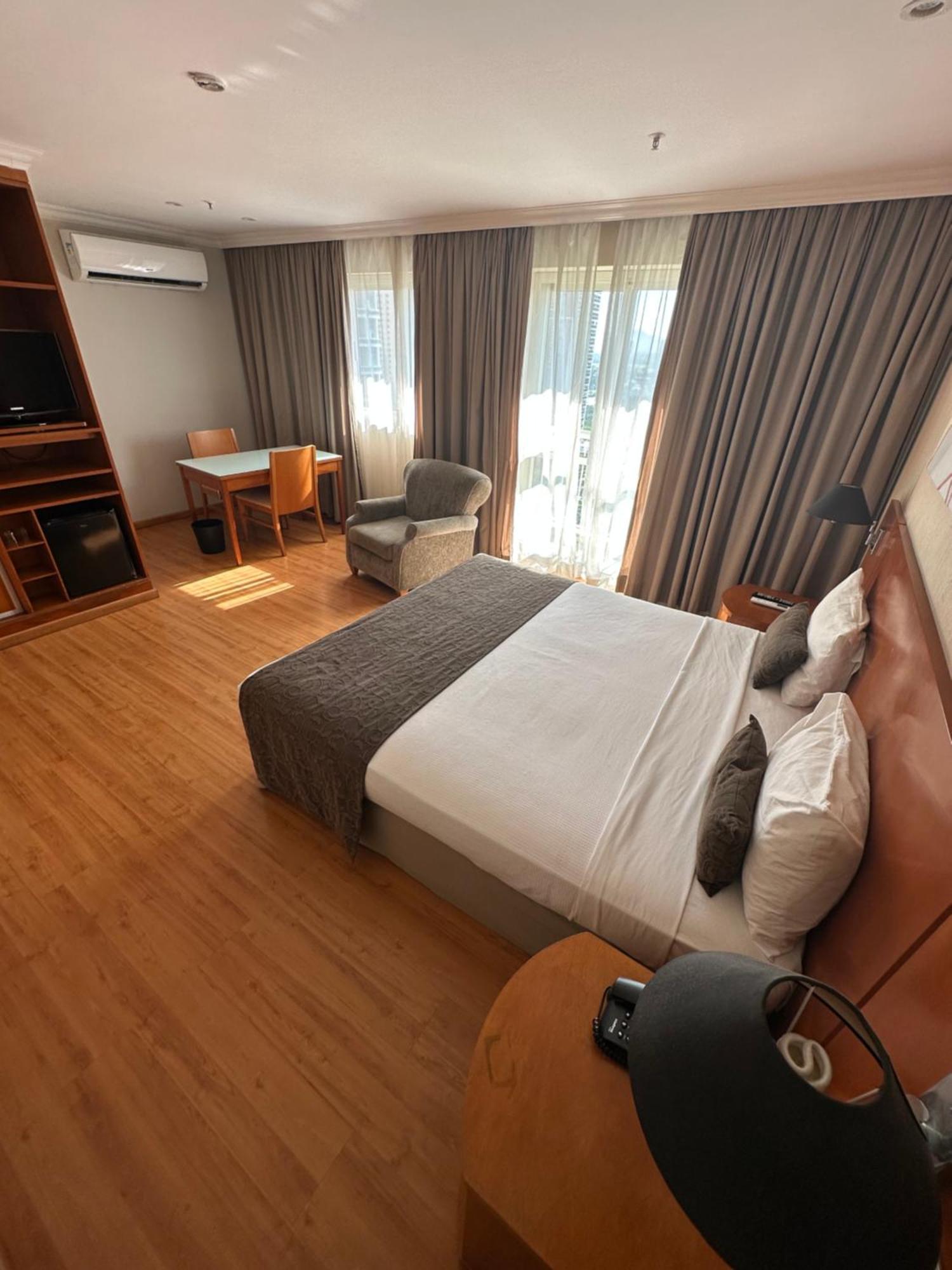 Flat Com Vista Panoramica -15- Na Barra Da Tijuca - Estacionamento Gratuito - Frigobar - Ar Condicionado - Piscina - Academia - Balsa Para Praia Gratis - Varanda - Vista Parcial Mar E Lagoa Río de Janeiro Exterior foto