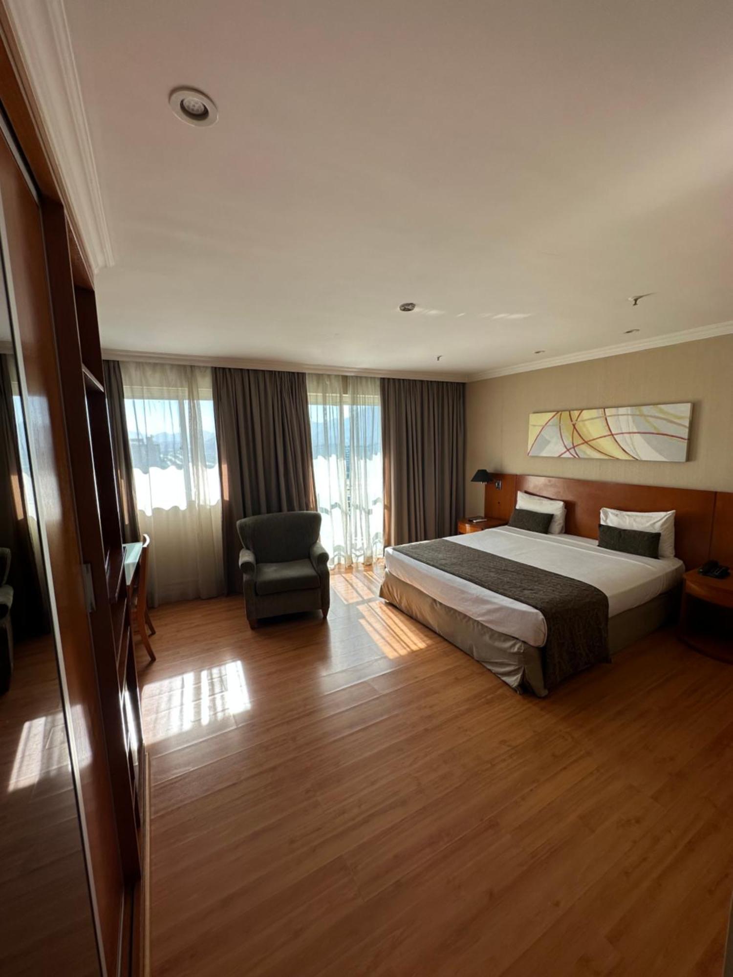 Flat Com Vista Panoramica -15- Na Barra Da Tijuca - Estacionamento Gratuito - Frigobar - Ar Condicionado - Piscina - Academia - Balsa Para Praia Gratis - Varanda - Vista Parcial Mar E Lagoa Río de Janeiro Exterior foto