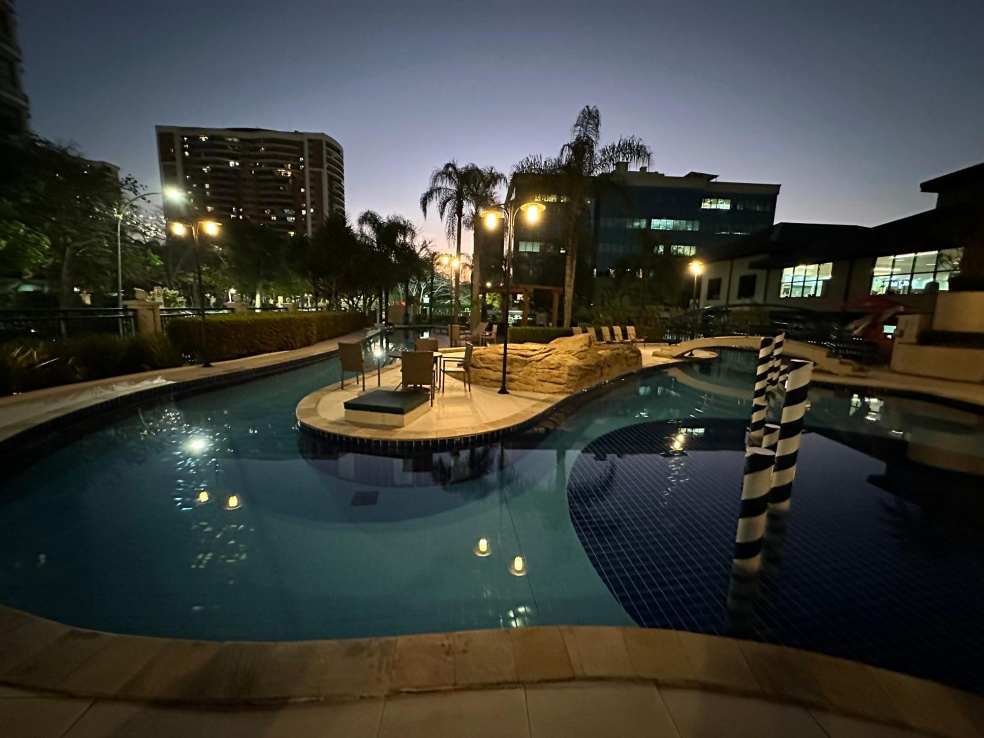 Flat Com Vista Panoramica -15- Na Barra Da Tijuca - Estacionamento Gratuito - Frigobar - Ar Condicionado - Piscina - Academia - Balsa Para Praia Gratis - Varanda - Vista Parcial Mar E Lagoa Río de Janeiro Exterior foto