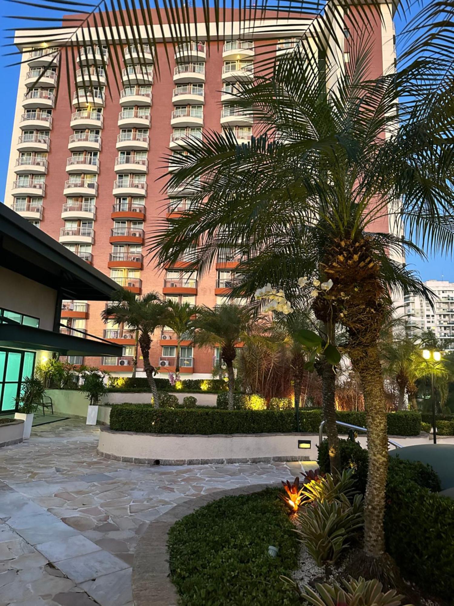 Flat Com Vista Panoramica -15- Na Barra Da Tijuca - Estacionamento Gratuito - Frigobar - Ar Condicionado - Piscina - Academia - Balsa Para Praia Gratis - Varanda - Vista Parcial Mar E Lagoa Río de Janeiro Exterior foto