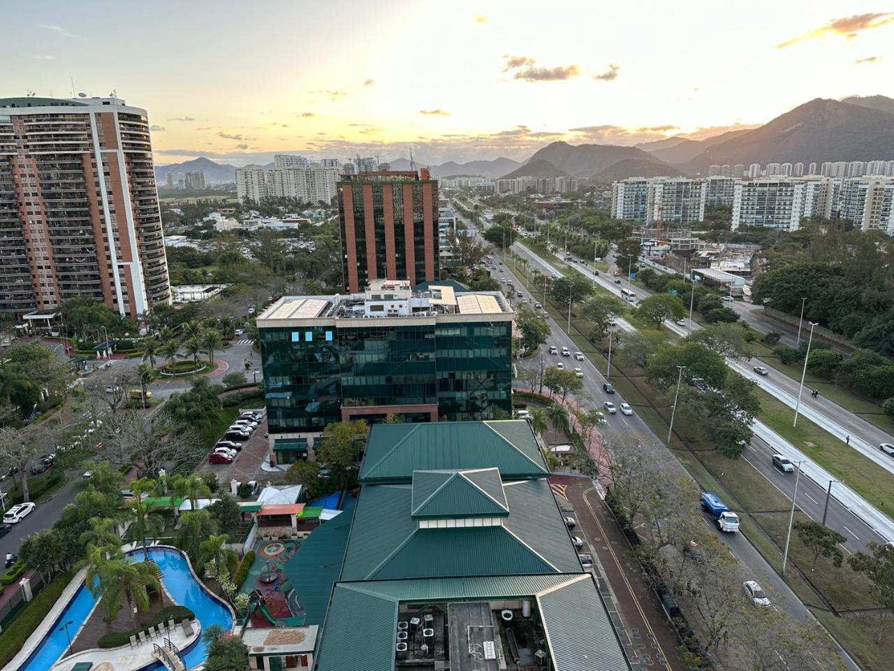 Flat Com Vista Panoramica -15- Na Barra Da Tijuca - Estacionamento Gratuito - Frigobar - Ar Condicionado - Piscina - Academia - Balsa Para Praia Gratis - Varanda - Vista Parcial Mar E Lagoa Río de Janeiro Exterior foto